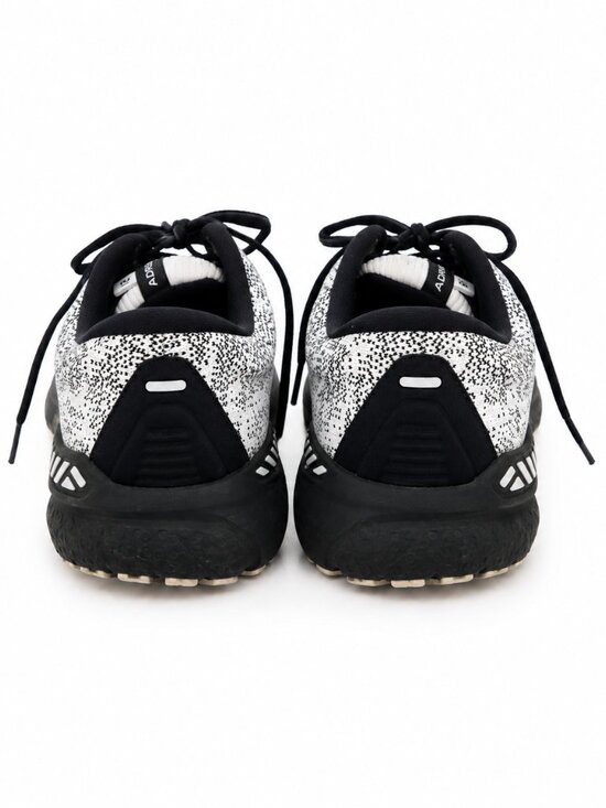 Athletic_Shoes